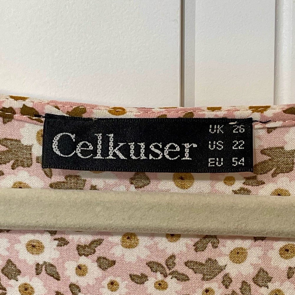 Celkuser Pink Floral Midi Dress - Picture 5 of 6